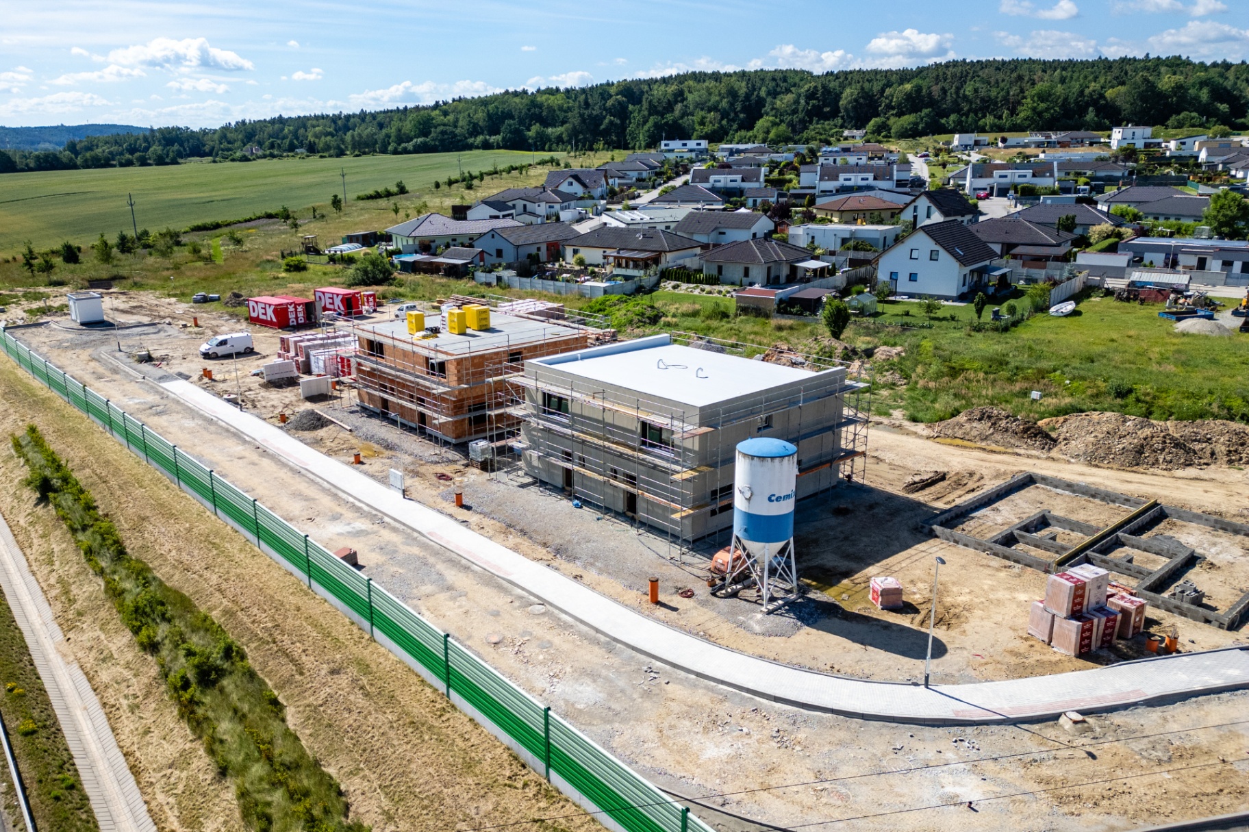 Letecký pohled na výstavbu projektu Bydlení Včelná